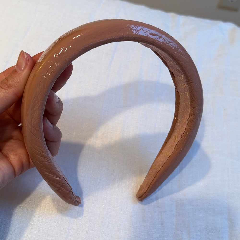 Kitsch nude patent headband